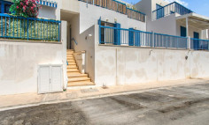 Large 1 bedroom apartment with swimming pool for sale in Chloraka