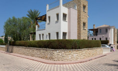 Large 3 bedroom house with swimming pool for sale in Poli Crysochous