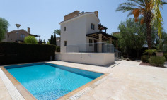 Large 3 bedroom house with swimming pool for sale in Poli Crysochous
