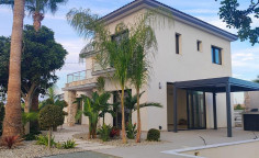 Luxury 4 bedroom house with swimming pool to rent in Pyrgos
