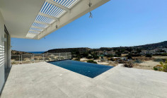 Luxury 4 bedroom house with swimming pool to rent in Agios Tychonas