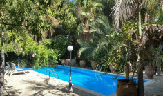 Large 5 bedrooms house with swimming pool for sale in Parekklisia