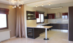 5 bedroom house with swimming pool for sale in Agia Fyla