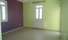 4 bedroom detached house Dekelia road walking distance from the beach 