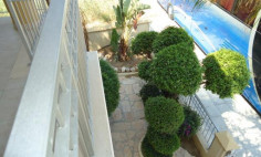 4 bedroom detached house Dekelia road walking distance from the beach 