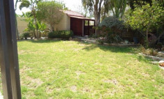 4 bedroom detached house Dekelia road walking distance from the beach 