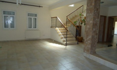 4 bedroom detached house Dekelia road walking distance from the beach 