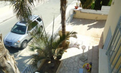 4 bedroom detached house Dekelia road walking distance from the beach 