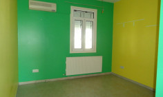 4 bedroom detached house Dekelia road walking distance from the beach 