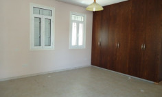 4 bedroom detached house Dekelia road walking distance from the beach 