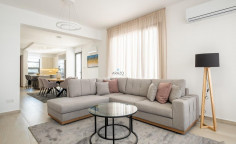 4 house with swimming pool for sale in Livadia