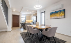 4 house with swimming pool for sale in Livadia