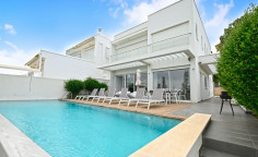 5 bedroom seafront villa for sale, Ayia Triada 