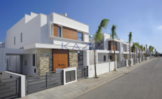 Modern 4 bedroom villa sea view in Oroklini 