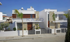 Modern 4 bedroom villa sea view in Oroklini 