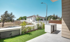 3 bedroom furnished house with swimming pool for sale in Tersefanou