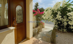 Beautiful 3 bedroom furnished villa with swimming pool for sale in Sea Caves