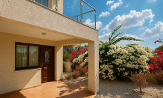 Beautiful 3 bedroom furnished villa with swimming pool for sale in Sea Caves