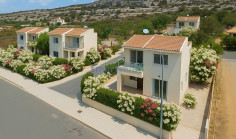 Beautiful 3 bedroom furnished villa with swimming pool for sale in Sea Caves