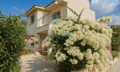Beautiful 3 bedroom furnished villa with swimming pool for sale in Sea Caves