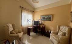 Spacious furnished four plus one bedroom house in tranquil Empa 