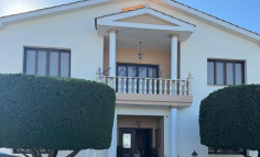 Spacious furnished four plus one bedroom house in tranquil Empa 