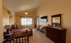 Spacious furnished four plus one bedroom house in tranquil Empa 