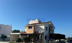 Spacious furnished four plus one bedroom house in tranquil Empa 