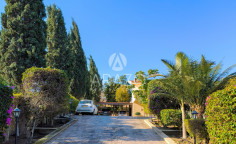 4 bedroom furnished villa with swimming pool for sale in Aradippou