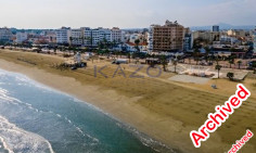 Sea view top floor apartment in foinikoudes area 
