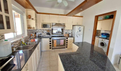 4 bedroom house in Oroklini 4 bedroom house in Oroklini