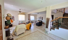 4 bedroom house in Oroklini 4 bedroom house in Oroklini