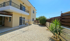 4 bedroom house in Oroklini 4 bedroom house in Oroklini
