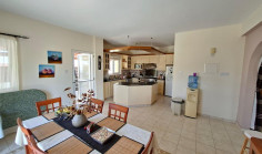 4 bedroom house in Oroklini 4 bedroom house in Oroklini