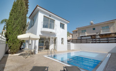 3 bedroom furnished villa with swimming pool to rent in Protaras