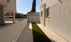 For sale: 5 bedroom house in Sotiros area 