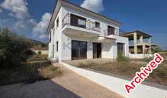Spacious 4 bedroom house in peaceful Eptagonia 