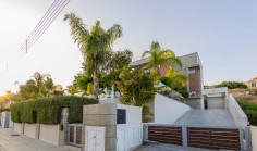 Luxurious fully furnished three bedroom home in quiet Mouttagiaka 
