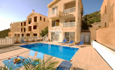 Spacious 6 bedroom villa with swimming pool for sale in Peyia Spacious 6 bedroom villa with swimming pool for sale in Peyia