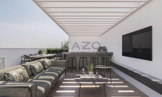 Top floor 2 bedroom apartment with pool access 
