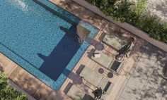 Top floor 2 bedroom apartment with pool access 