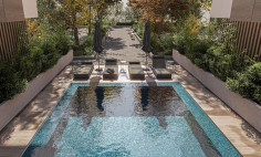 Top floor 2 bedroom apartment with pool access 