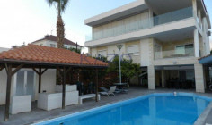 Detached pool property in Agios Athanasios 