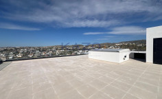 Luxury penthouse in quiet Agios Athanasios with sea view 