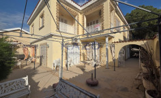 Spacious five bedroom furnished home in Petrou & Pavlou 