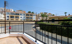 2 bedroom house with swimming pool for sale in Peyia