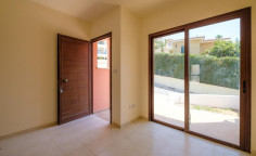 2 bedroom house with swimming pool for sale in Peyia