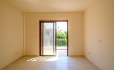 2 bedroom house with swimming pool for sale in Peyia