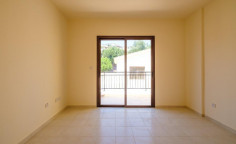 2 bedroom house with swimming pool for sale in Peyia
