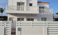 4 bed house to rent in Agia Thekla